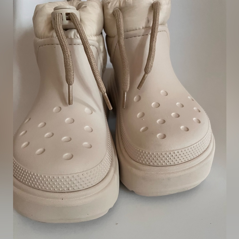 Women’s Crocs Stomp Puff Boot Stucco Cream Platform Clog Boots Size W9 Cozy - Picture 6 of 9